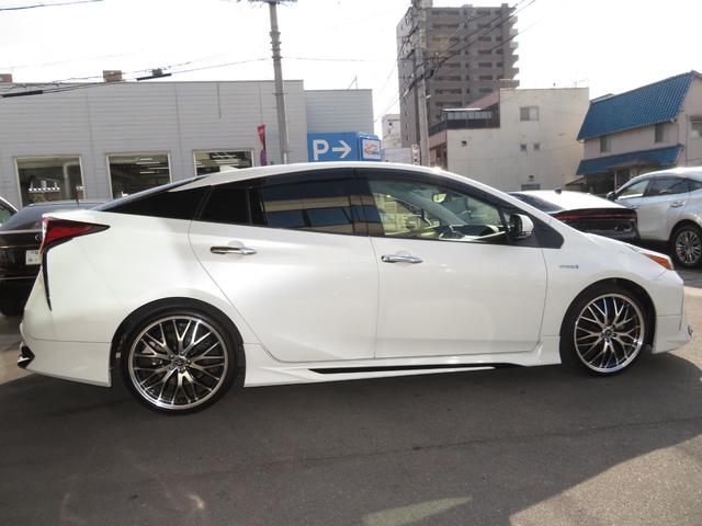 プリウス Sツーリングセレクション 純正9型SDナビ フルセグTV DVDビデオ CD録音 Bluetooth パノラミックビューモニター 合成皮革シート モデリスタアイコニックエアロ 外19インチアルミ セーフティセンス ドラレコ(4枚目)