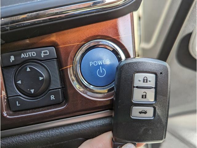 ロイヤルサルーン　禁煙車＼純正ナビ＼地デジ＼Ｂｌｕｅｔｏｏｔｈ＼バックカメラ＼プッシュスタート＼オートライト＼ＥＴＣ＼パワーシート＼クルーズコントロール＼(7枚目)