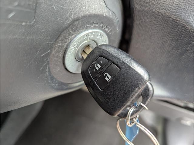 ヴィッツ Ｆ　ウェルキャブ＼助手席電動リフトアップシート＼車いす収納装置＼純正ナビ＼地デジ＼Ｂｌｕｅｔｏｏｔｈ＼ＥＴＣ車載器＼１年保証（8枚目）