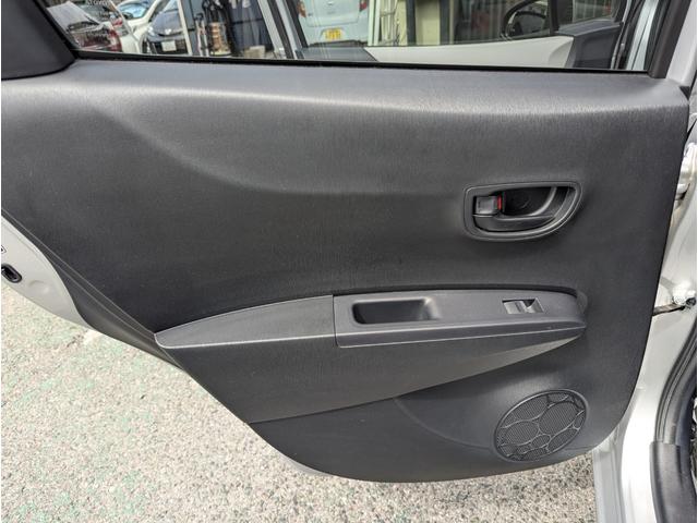 ヴィッツ Ｆ　ウェルキャブ＼助手席電動リフトアップシート＼車いす収納装置＼純正ナビ＼地デジ＼Ｂｌｕｅｔｏｏｔｈ＼ＥＴＣ車載器＼１年保証（77枚目）