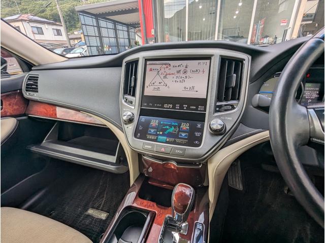 クラウンマジェスタ ベースグレード 禁煙車\純正ナビ\フルセグ\Bluetooth\バックカメラ\プッシュスタート\スマートキー\オートライト\パワーシート\ドライブレコーダー\ETC車載器\純正アルミ\1年保証(3枚目)