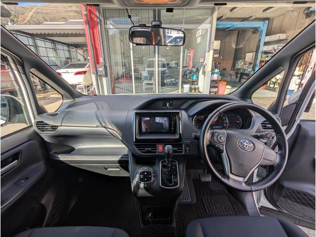 ヴォクシー ＺＳ　ウェルキャブ＼禁煙車＼２列目電動リフトアップシート＼フルセグナビ＼バックカメラ＼両側パワスラ＼プッシュスタート＼スマートキー＼オートライト＼ＥＴＣ車載器＼純正アルミ＼１年保証（2枚目）