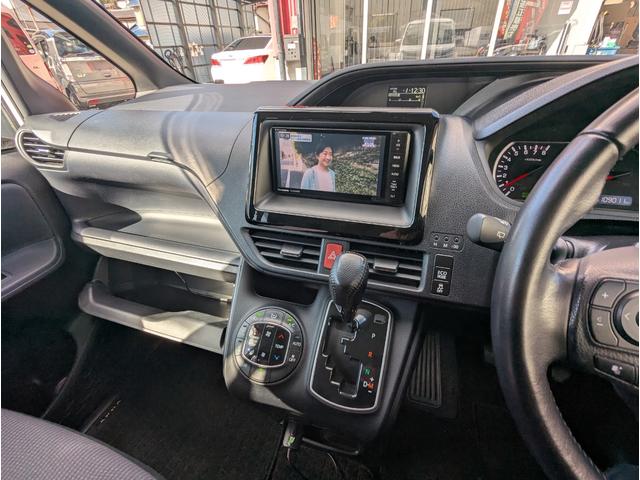 ヴォクシー ＺＳ　ウェルキャブ＼禁煙車＼２列目電動リフトアップシート＼フルセグナビ＼バックカメラ＼両側パワスラ＼プッシュスタート＼スマートキー＼オートライト＼ＥＴＣ車載器＼純正アルミ＼１年保証（3枚目）