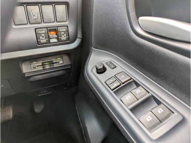 ヴォクシー ＺＳ　ウェルキャブ＼禁煙車＼２列目電動リフトアップシート＼フルセグナビ＼バックカメラ＼両側パワスラ＼プッシュスタート＼スマートキー＼オートライト＼ＥＴＣ車載器＼純正アルミ＼１年保証（9枚目）
