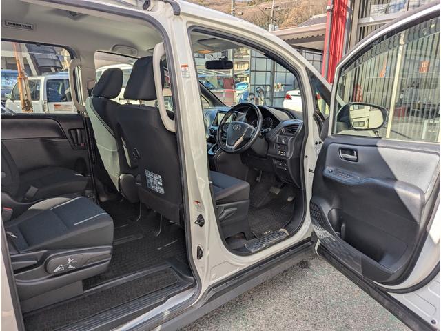 ヴォクシー ＺＳ　ウェルキャブ＼禁煙車＼２列目電動リフトアップシート＼フルセグナビ＼バックカメラ＼両側パワスラ＼プッシュスタート＼スマートキー＼オートライト＼ＥＴＣ車載器＼純正アルミ＼１年保証（62枚目）