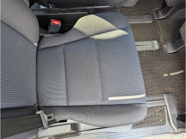 ヴォクシー ＺＳ　ウェルキャブ＼禁煙車＼２列目電動リフトアップシート＼フルセグナビ＼バックカメラ＼両側パワスラ＼プッシュスタート＼スマートキー＼オートライト＼ＥＴＣ車載器＼純正アルミ＼１年保証（67枚目）