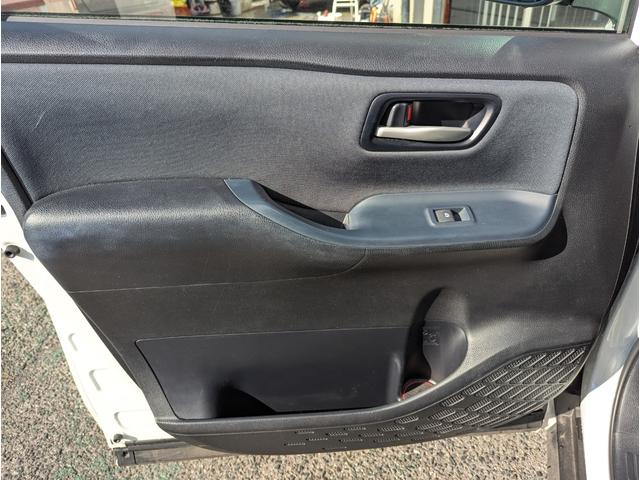 ヴォクシー ＺＳ　ウェルキャブ＼禁煙車＼２列目電動リフトアップシート＼フルセグナビ＼バックカメラ＼両側パワスラ＼プッシュスタート＼スマートキー＼オートライト＼ＥＴＣ車載器＼純正アルミ＼１年保証（73枚目）