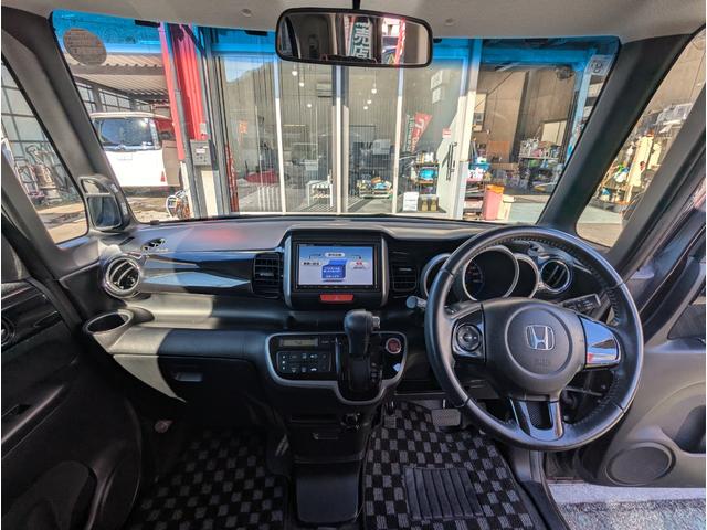 Ｎ－ＢＯＸカスタム Ｇ　ＳＳパッケージ　禁煙車＼ストラーダーナビ＼フルセグ＼Ｂｌｕｅｔｏｏｔｈ＼革調シートカバー＼両側パワスラ＼プッシュスタート＼スマートキー＼オートライト＼１７インチアルミ＼１年保証（2枚目）