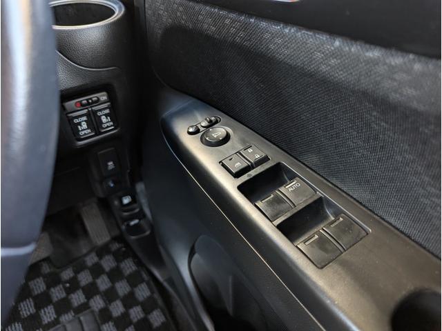 Ｎ－ＢＯＸカスタム Ｇ　ＳＳパッケージ　禁煙車＼ストラーダーナビ＼フルセグ＼Ｂｌｕｅｔｏｏｔｈ＼革調シートカバー＼両側パワスラ＼プッシュスタート＼スマートキー＼オートライト＼１７インチアルミ＼１年保証（9枚目）