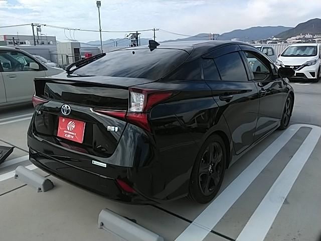 プリウス Sツーリングセレクション・ブラックエディション 特別限定仕様車 フルセグ付ナビ 専用17アルミホイール クラッチオ製ブラックレザー調シートカバー ドライブレコーダー ラゲッジトレイ ETC バックカメラ スマートキー シートヒーター(3枚目)