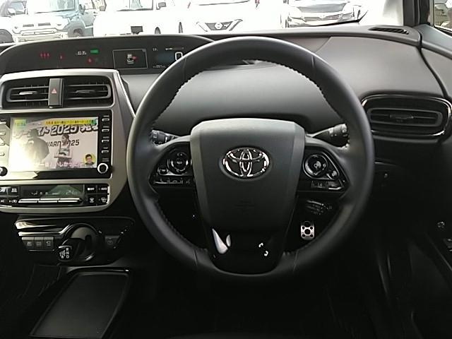 プリウス Sツーリングセレクション・ブラックエディション 特別限定仕様車 フルセグ付ナビ 専用17アルミホイール クラッチオ製ブラックレザー調シートカバー ドライブレコーダー ラゲッジトレイ ETC バックカメラ スマートキー シートヒーター(8枚目)