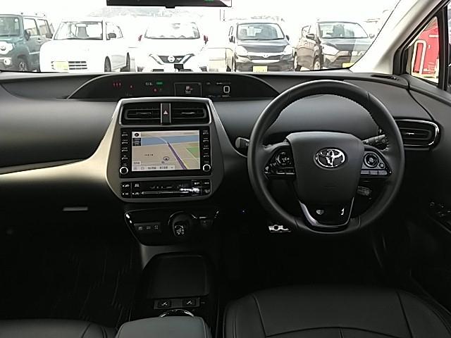 プリウス Sツーリングセレクション・ブラックエディション 特別限定仕様車 フルセグ付ナビ 専用17アルミホイール クラッチオ製ブラックレザー調シートカバー ドライブレコーダー ラゲッジトレイ ETC バックカメラ スマートキー シートヒーター(9枚目)