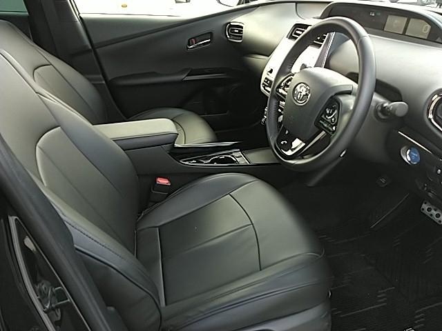 プリウス Sツーリングセレクション・ブラックエディション 特別限定仕様車 フルセグ付ナビ 専用17アルミホイール クラッチオ製ブラックレザー調シートカバー ドライブレコーダー ラゲッジトレイ ETC バックカメラ スマートキー シートヒーター(10枚目)