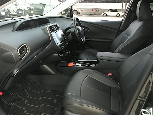 プリウス Sツーリングセレクション・ブラックエディション 特別限定仕様車 フルセグ付ナビ 専用17アルミホイール クラッチオ製ブラックレザー調シートカバー ドライブレコーダー ラゲッジトレイ ETC バックカメラ スマートキー シートヒーター(11枚目)