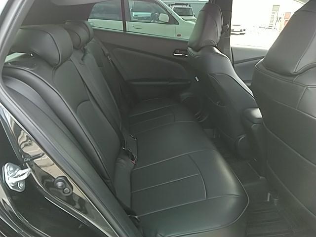 プリウス Sツーリングセレクション・ブラックエディション 特別限定仕様車 フルセグ付ナビ 専用17アルミホイール クラッチオ製ブラックレザー調シートカバー ドライブレコーダー ラゲッジトレイ ETC バックカメラ スマートキー シートヒーター(12枚目)