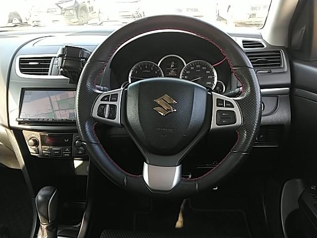 スイフトスポーツ ベースグレード　スポーツ　フルセグ付ナビ　１７アルミホイール　エアバッグ　　ＨＩＤヘッドライト　ＥＴＣ　スマートキー　オートクルーズコントロール　ＵＶカットプライバシーガラス　プッシュスタート　ウィンカーミラー（8枚目）