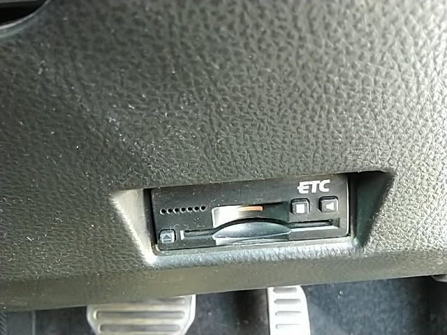 スイフトスポーツ ベースグレード　スポーツ　フルセグ付ナビ　１７アルミホイール　エアバッグ　　ＨＩＤヘッドライト　ＥＴＣ　スマートキー　オートクルーズコントロール　ＵＶカットプライバシーガラス　プッシュスタート　ウィンカーミラー（22枚目）