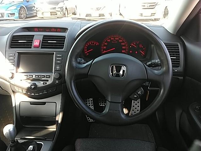 アコード ユーロR キーレス ナビ 17アルミホイール エアバッグ フル装備 助手席エアバッグ HIDヘッドライト バックカメラ(8枚目)