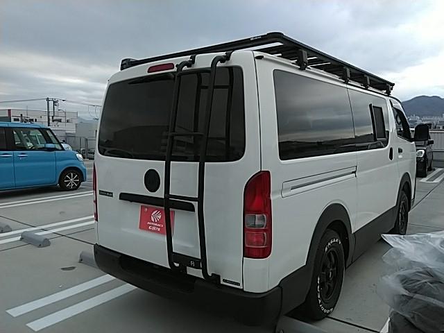 ハイエースバン DX GORDON MILLER V-01 4WD ディーゼル フロントフォグランプ ルーフラック サイドオーニング リアラダー スライドドア用網戸 リッタイラバーマット JHアルミ デジタルミラー(3枚目)