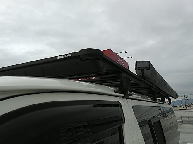 ハイエースバン DX GORDON MILLER V-01 4WD ディーゼル フロントフォグランプ ルーフラック サイドオーニング リアラダー スライドドア用網戸 リッタイラバーマット JHアルミ デジタルミラー(30枚目)