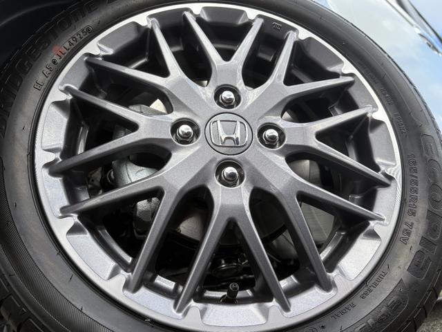 Ｎ－ＢＯＸカスタム ターボ　純正フロアマット　ホンダセンシング　１５インチアルミホイル　パドルシフト　３６０°スーパーＵＶ・ＩＲカット（22枚目）