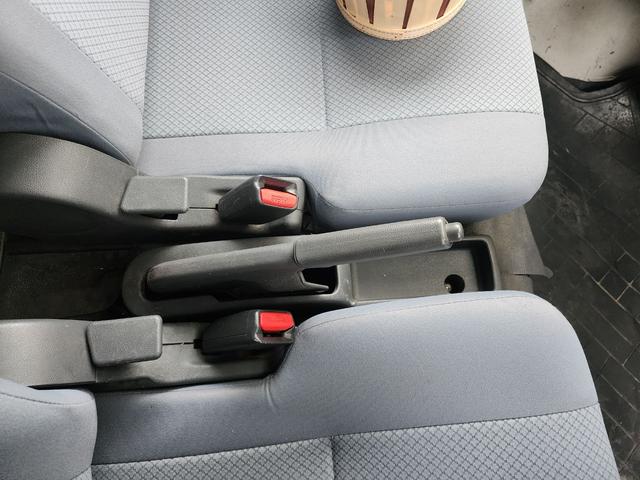 ハイゼットカーゴ 　ＭＴ　両側スライドドア　キーレスエントリー　エアコン　パワーウィンドウ　運転席エアバッグ（10枚目）
