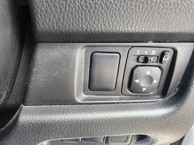 ｅＫカスタム Ｇ　ＥＴＣ　ＨＩＤ　スマートキー　アイドリングストップ　電動格納ミラー　ベンチシート　ＣＶＴ　盗難防止システム　ＡＢＳ　ＣＤ　ミュージックプレイヤー接続可　アルミホイール　衝突安全ボディ　エアコン（8枚目）
