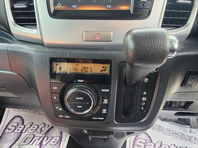 必ず使用するシフトレバー。確りと確認したいですね。