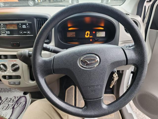 ミライース Ｌ　衝突被害軽減システム　キーレスエントリー　アイドリングストップ　ＣＶＴ　盗難防止システム　ＡＢＳ　ＥＳＣ　ＣＤ　ミュージックプレイヤー接続可　衝突安全ボディ　エアコン　パワーステアリング（3枚目）