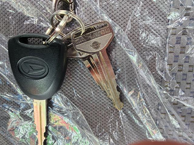 ミライース Ｌ　衝突被害軽減システム　キーレスエントリー　アイドリングストップ　ＣＶＴ　盗難防止システム　ＡＢＳ　ＥＳＣ　ＣＤ　ミュージックプレイヤー接続可　衝突安全ボディ　エアコン　パワーステアリング（8枚目）