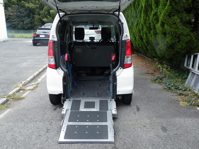 ワゴンＲ 　車いす移動車　前部固定ベルト仕様車　手動固定　リヤシート付（4枚目）