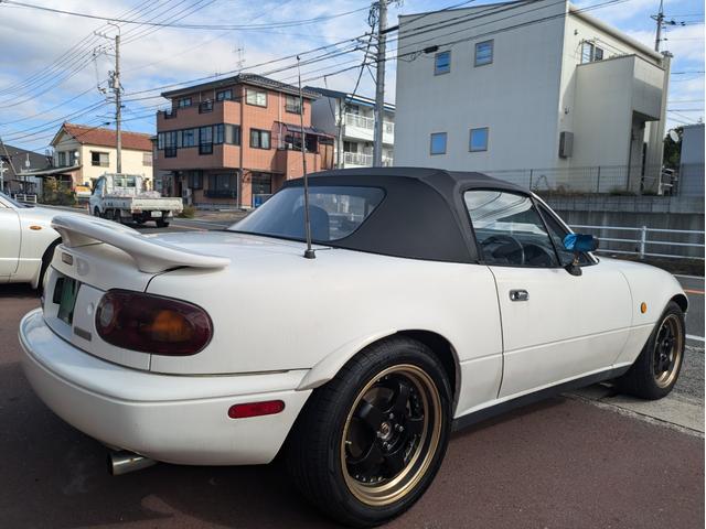 ユーノスロードスター スペシャルパッケージ　５速ミッション／テイン車高調／社外タコ足／社外ＬＳＤ／レカロシート／社外ハンドル／社外１６インチＡＷ／社外メーター／ドラレコ／ＧＴミラー（3枚目）