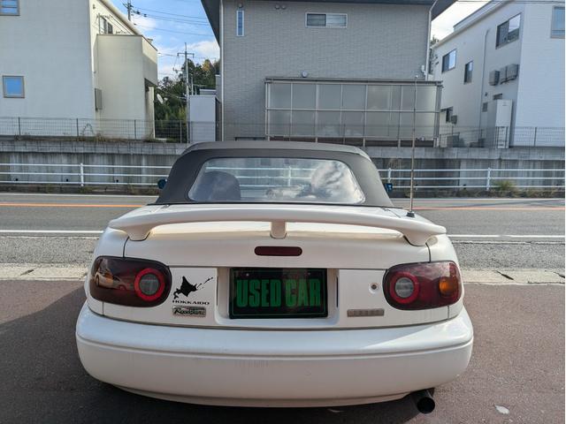 ユーノスロードスター スペシャルパッケージ　５速ミッション／テイン車高調／社外タコ足／社外ＬＳＤ／レカロシート／社外ハンドル／社外１６インチＡＷ／社外メーター／ドラレコ／ＧＴミラー（4枚目）