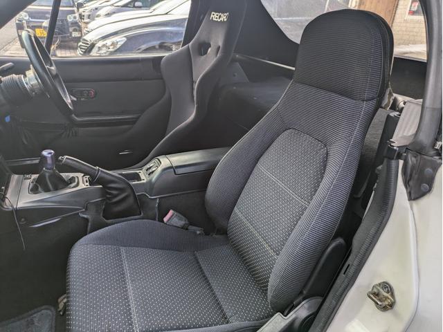 ユーノスロードスター スペシャルパッケージ　５速ミッション／テイン車高調／社外タコ足／社外ＬＳＤ／レカロシート／社外ハンドル／社外１６インチＡＷ／社外メーター／ドラレコ／ＧＴミラー（12枚目）