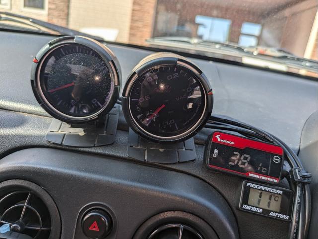 ユーノスロードスター スペシャルパッケージ　５速ミッション／テイン車高調／社外タコ足／社外ＬＳＤ／レカロシート／社外ハンドル／社外１６インチＡＷ／社外メーター／ドラレコ／ＧＴミラー（16枚目）