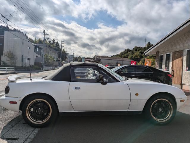 ユーノスロードスター スペシャルパッケージ　５速ミッション／テイン車高調／社外タコ足／社外ＬＳＤ／レカロシート／社外ハンドル／社外１６インチＡＷ／社外メーター／ドラレコ／ＧＴミラー（19枚目）