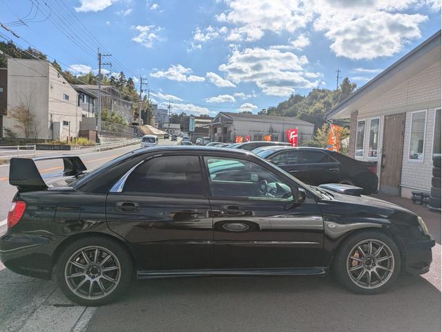 インプレッサ WRX STi 6速ミッション/4WD/ローダウン/鍛造ホイール/ブルートゥース対応ナビ/社外メーター/フジツボマフラー(16枚目)