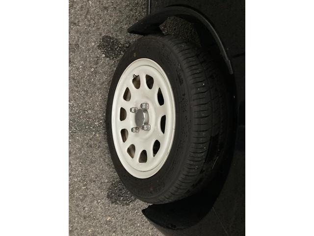 タイヤの溝もたっぷり残っています！タイヤ溝はお車の制動距離にも関係があり、溝が残っていれば安全性も高まります！また、ご購入後に買い替えの必要もなく、無駄な出費や時間を削減することができます♪