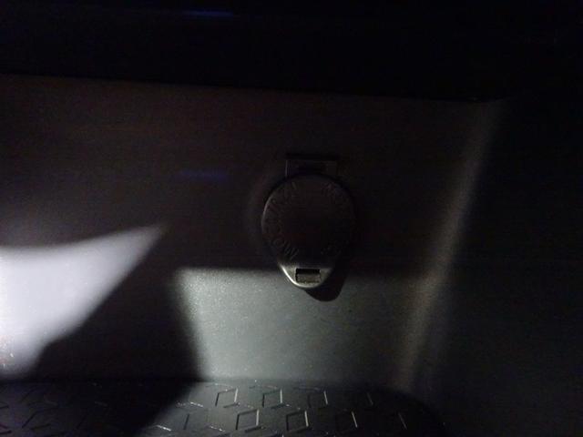 ヤリス Ｘ　ディスプレイオーディオ　メモリーナビ　メディアプレイヤー接続可　衝突被害軽減システム　オートマチックハイビーム　クルーズコントロール　ＥＴＣ　ドラレコ　プッシュスタート　スマートキー　スペアタイヤ（35枚目）