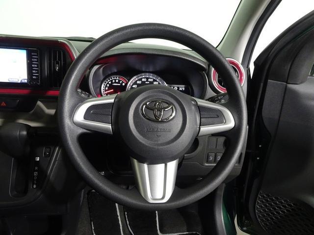 落ち着いた色遣いの運転席周り。飽きの来ないすっきりとしたデザイン。