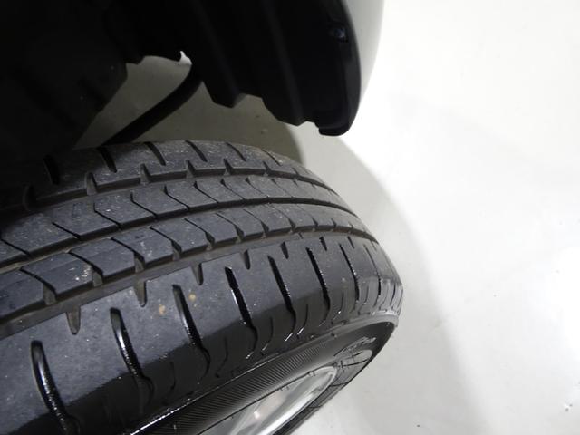 納車時には、溝だけではなくタイヤの劣化等もしっかり点検の上、納めさせていただきます。