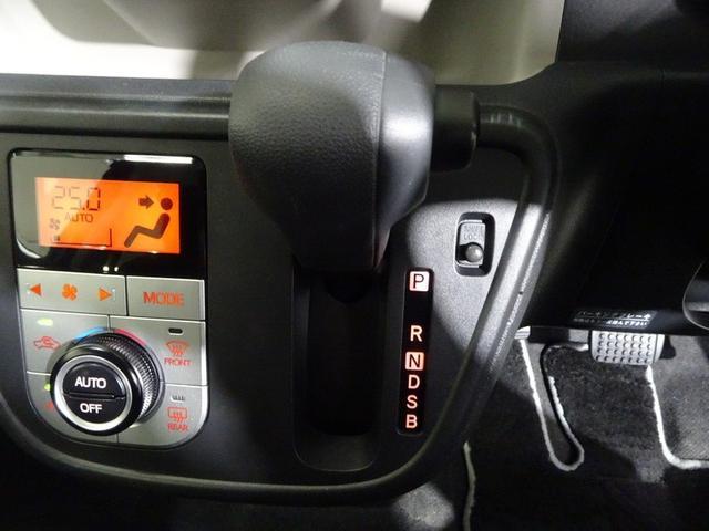 ハンドルからの移動が少なく操作がしやすいインパネシフトです。