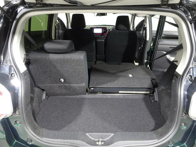 後席シートは左右分割可倒式なので、長さのある物など色々な荷物が積めます。