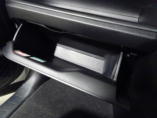 ����ȑO�̑�^�̃O���[�u�{�b�N�X�B�������ł�����Ă��܂��܂��B