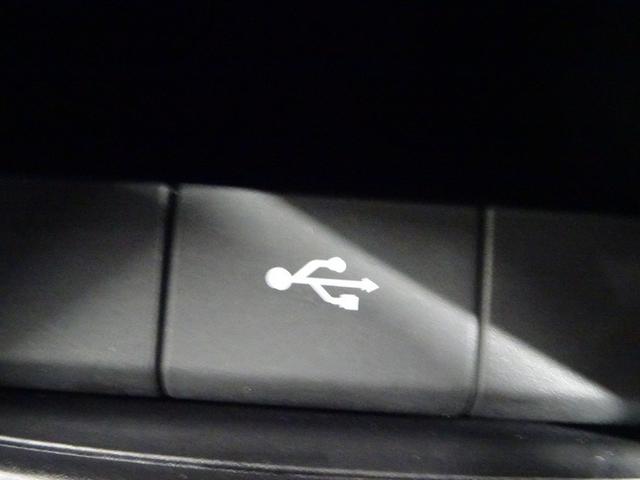 �֗��Ȃt�r�a�|�[�g�t���B�X�}�z�Ȃǂ�ڑ����ă~���[�W�b�N�Đ����o���܂��B