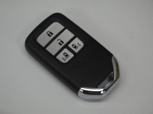 �X�}�[�g�L�[�B����������Ă��邾���ŁA�h�A���b�N�̊J�A�X���C�h�h�A�̊J�A�G���W���n���������^�b�`�B