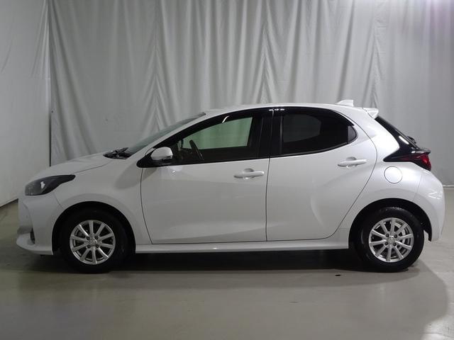 ヤリス ハイブリッドＧ　フルセグ　メモリーナビ　ミュージックプレイヤー接続可　バックカメラ　衝突被害軽減システム　ドラレコ　ワンオーナー　記録簿（2枚目）