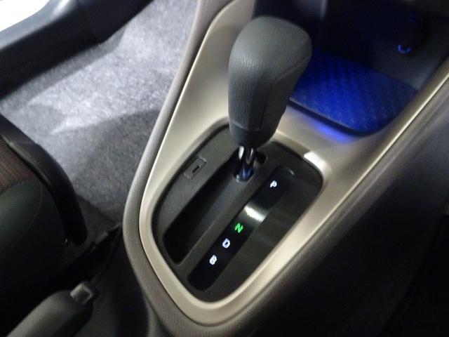 ヤリス ハイブリッドＧ　フルセグ　メモリーナビ　ミュージックプレイヤー接続可　バックカメラ　衝突被害軽減システム　ドラレコ　ワンオーナー　記録簿（27枚目）