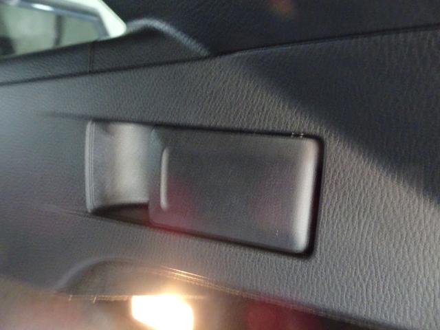 �׎�������ł��A��Ȃ̔w������������^�b�`�őO�ɓ|���郌�o�[�ł��B�ו����ڂ���̂��X���[�Y�ɁI