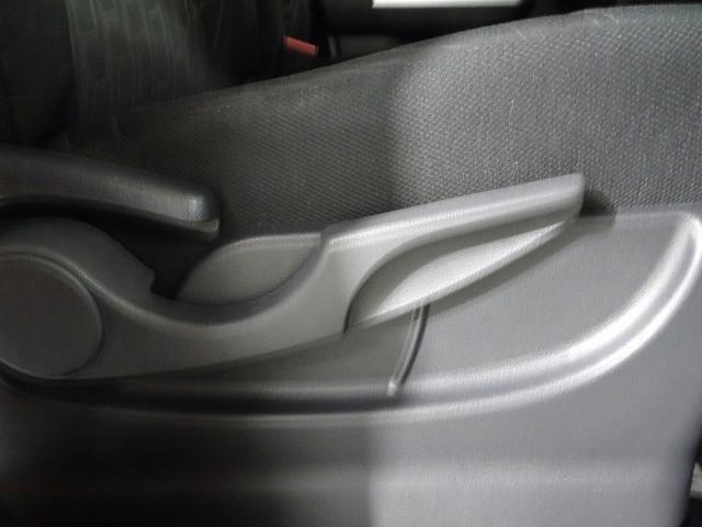 �^�]�ȃV�[�g�͏㉺�A�W���X�^�[�t���ŁA�œK�̃h���C�r���O�|�W�V�����ɍ��킹�₷���Ȃ��Ă��܂��B